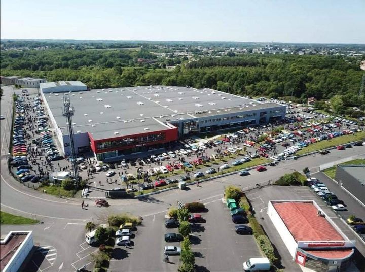 Rassemblement d'auto anciennes avec Pôle Collection à Vertou