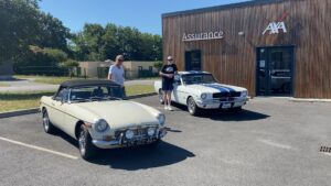 Philipe en MG B et Philippe en Ford Mustang