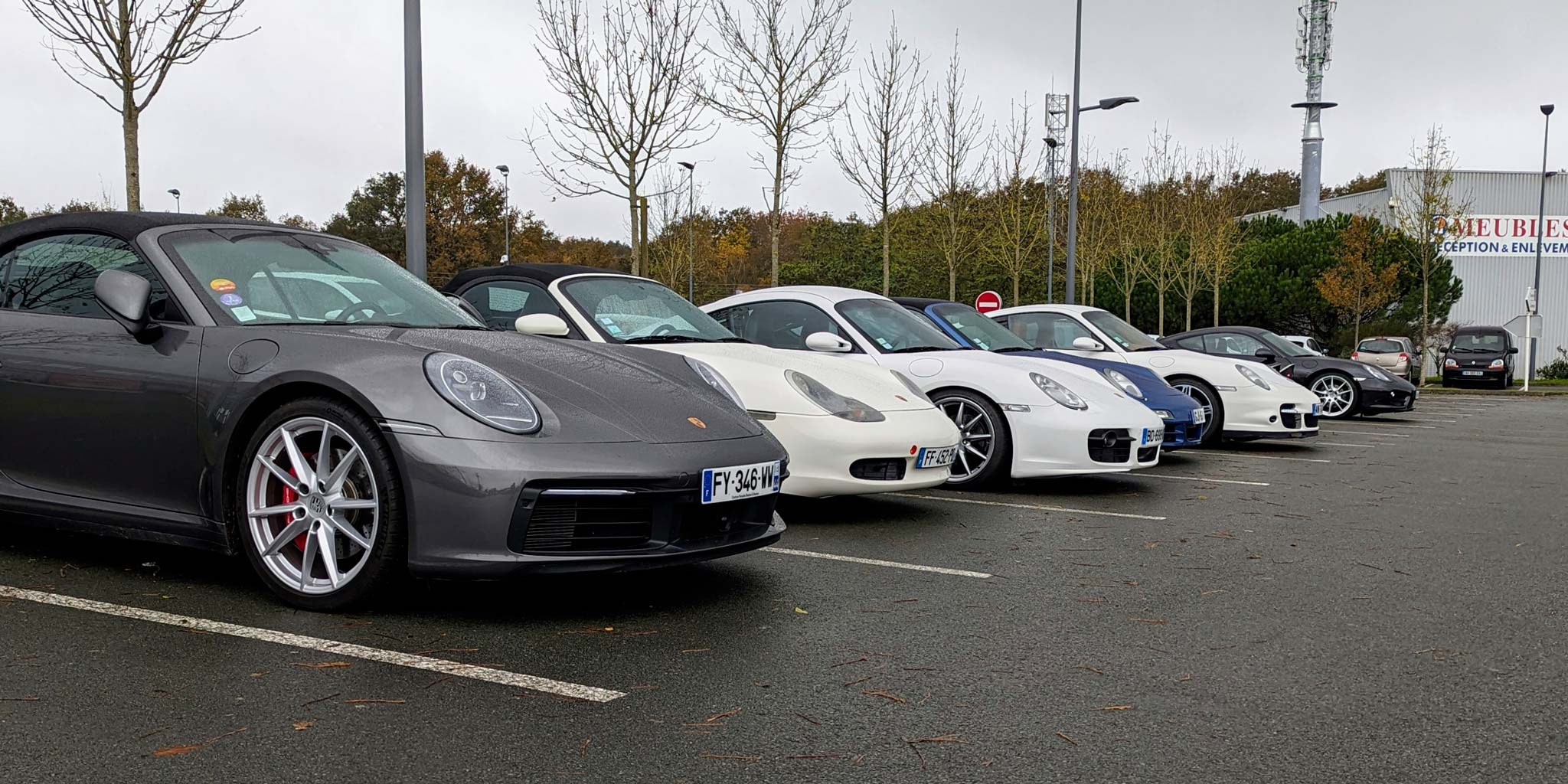 Groupe de Porsche au dernier rassemblement Pôle Collection 2023